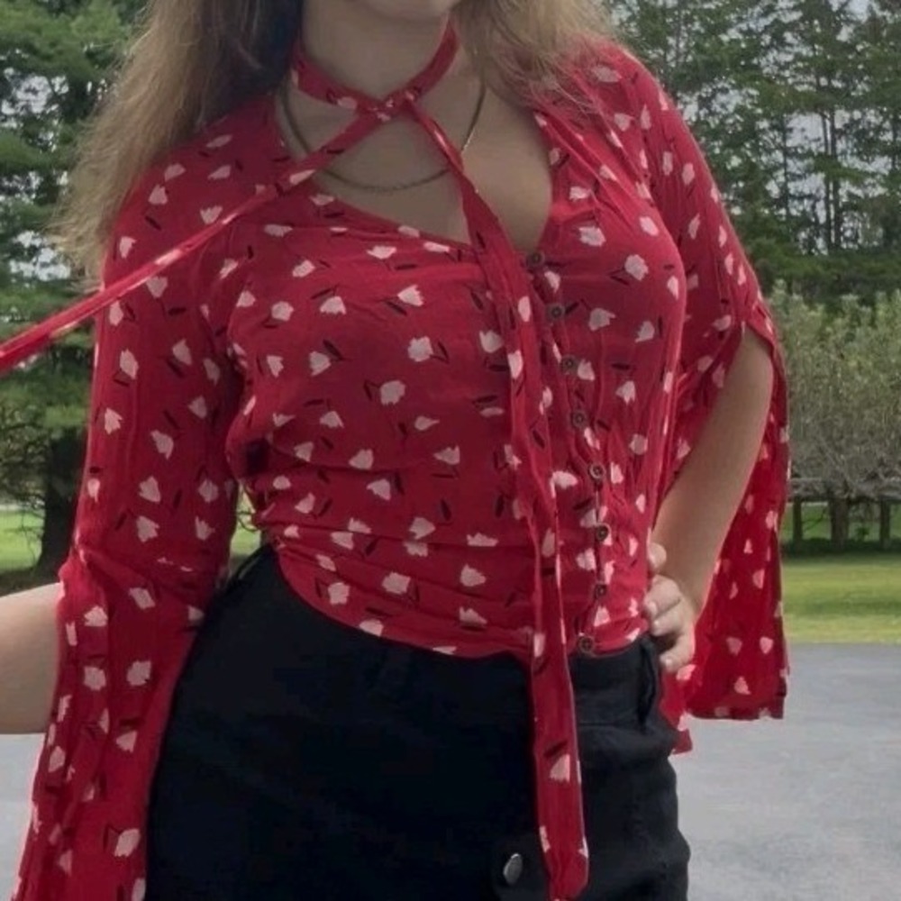 Billabong Top Red Floral Split Bell Sleeve Tie Neck Blouse Sz M Boho Feminine